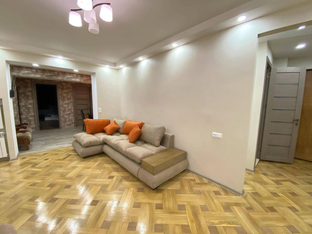 Superior Apartment On Kostava Tiflis Exterior foto
